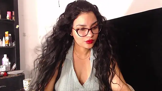 Snapshot of lolaa_staars chatting on December 2024 09:13:02 AM lolaa staars online show from December 2024 09:13:02 AM