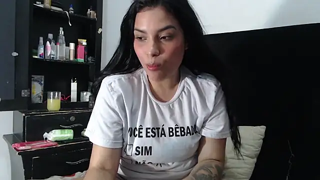 Snapshot of lolaa_staars chatting on December 2024 09:42:02 PM lolaa staars online show from December 2024 09:42:02 PM