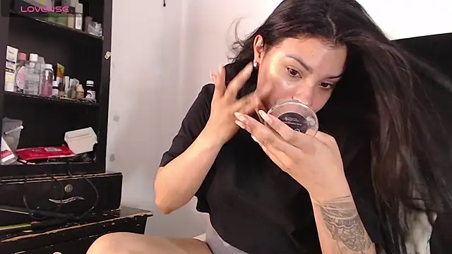 Snapshot of lolaa_staars chatting on January 2025 10:39:01 PM lolaa staars online show from January 2025 10:39:01 PM