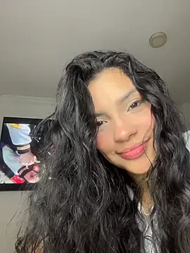 Snapshot of lolaa_staars chatting on October 2025 04:33:01 AM lolaa staars online show from October 2025 04:33:01 AM