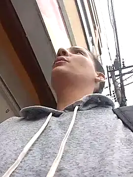 Snapshot of Elliee_ chatting on March 2026 01:33:01 PM Elliee online show from March 2026 01:33:01 PM