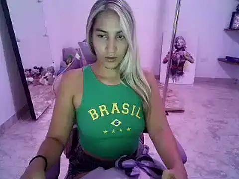 Snapshot of mandy_berrys chatting on April 2026 12:52:01 AM mandy berrys online show from April 2026 12:52:01 AM