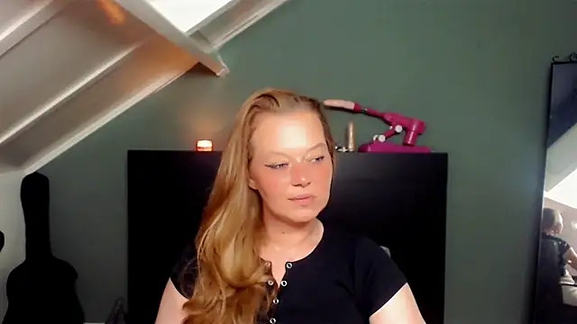 Snapshot of roxanna24 chatting on April 2026 07:33:02 PM roxanna24 online show from April 2026 07:33:02 PM