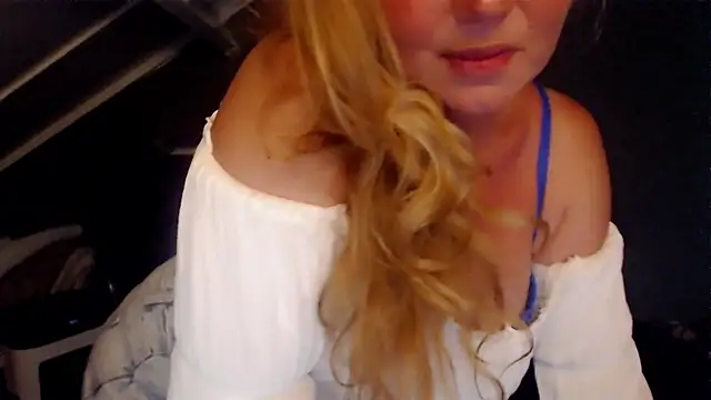 roxanna24 online show from July 2026 07:12:02 PM