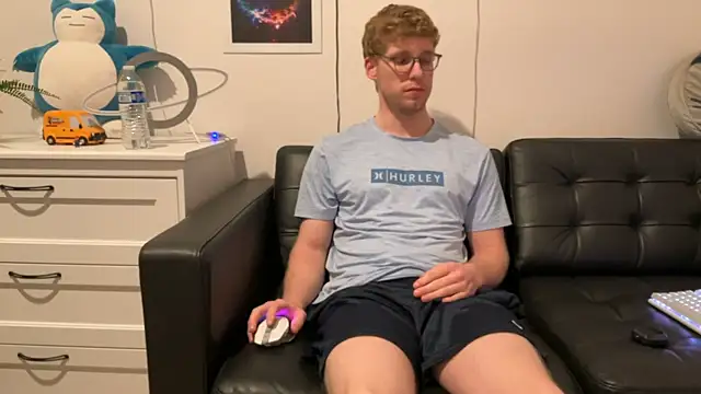 Snapshot of BlueEyedTallGuy94 chatting on December 2024 05:07:02 AM BlueEyedTallGuy94 online show from December 2024 05:07:02 AM