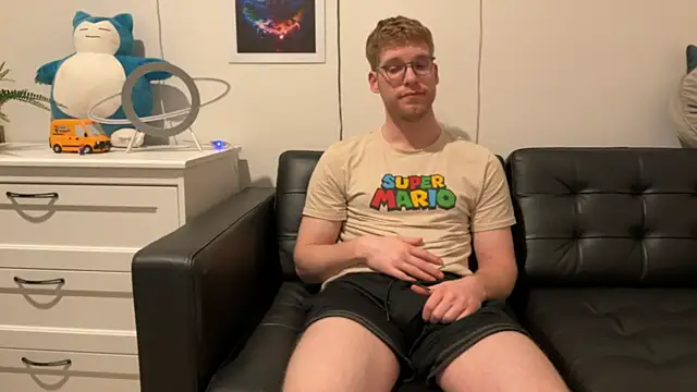 Snapshot of BlueEyedTallGuy94 chatting on December 2024 03:14:02 AM BlueEyedTallGuy94 online show from December 2024 03:14:02 AM