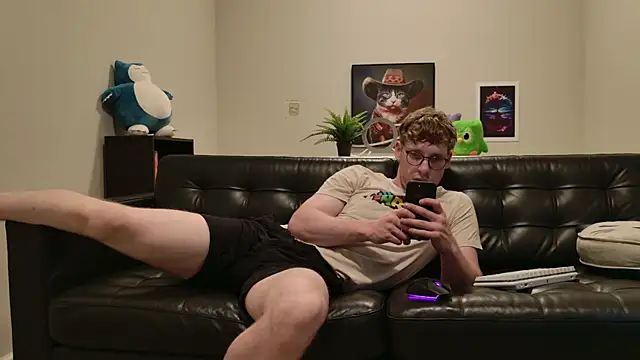 Snapshot of BlueEyedTallGuy94 chatting on September 2025 01:51:01 AM BlueEyedTallGuy94 online show from September 2025 01:51:01 AM