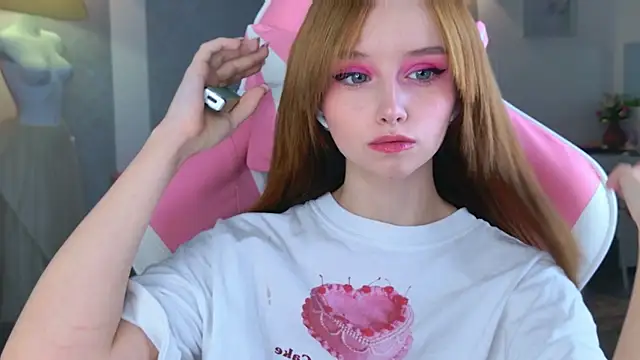 b4by LoL1 online show from November 2025 04:34:02 PM