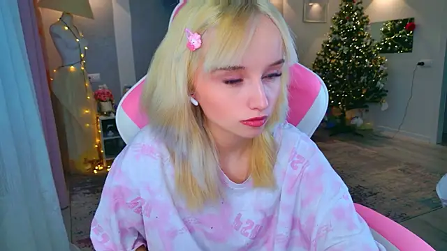 b4by LoL1 online show from January 2026 11:14:02 AM