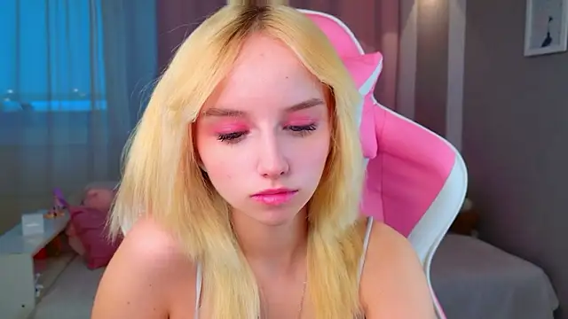 b4by LoL1 online show from March 2026 12:51:02 PM