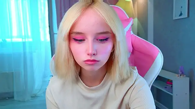 b4by LoL1 online show from March 2026 11:37:02 AM