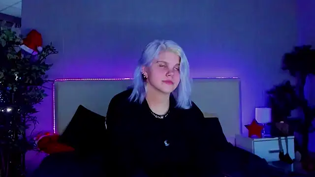 Snapshot of JoannLowe chatting on January 2025 08:59:01 PM JoannLowe online show from January 2025 08:59:01 PM