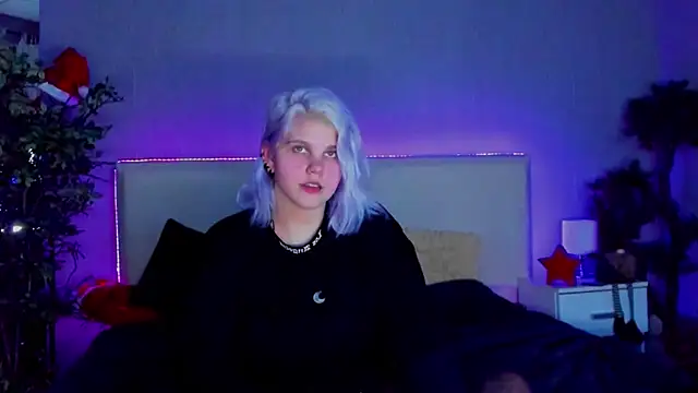 Snapshot of JoannLowe chatting on January 2025 12:09:02 AM JoannLowe online show from January 2025 12:09:02 AM