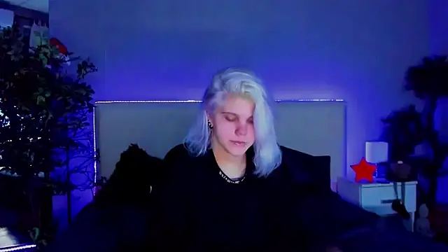 Snapshot of JoannLowe chatting on January 2025 08:28:02 PM JoannLowe online show from January 2025 08:28:02 PM