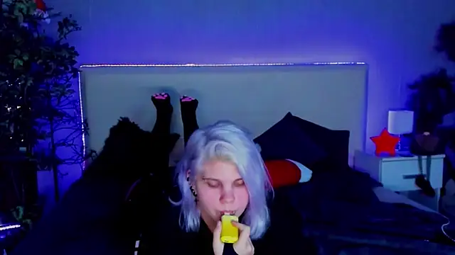 Snapshot of JoannLowe chatting on January 2025 11:31:01 PM JoannLowe online show from January 2025 11:31:01 PM