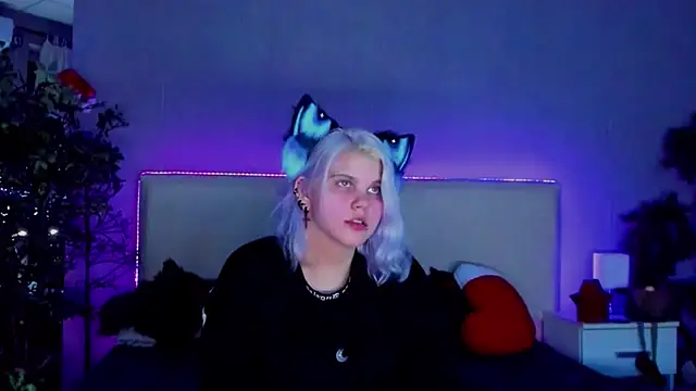 Snapshot of JoannLowe chatting on January 2025 08:10:01 PM JoannLowe online show from January 2025 08:10:01 PM