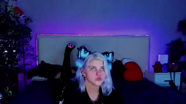 Snapshot of JoannLowe chatting on January 2025 11:14:01 PM JoannLowe online show from January 2025 11:14:01 PM