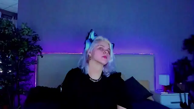 Snapshot of JoannLowe chatting on January 2025 09:10:01 PM JoannLowe online show from January 2025 09:10:01 PM