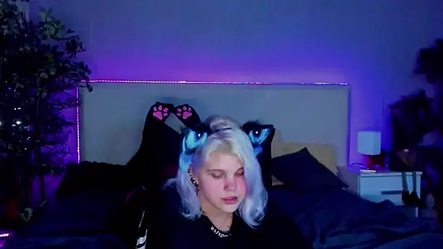 Snapshot of JoannLowe chatting on January 2025 12:12:01 AM JoannLowe online show from January 2025 12:12:01 AM