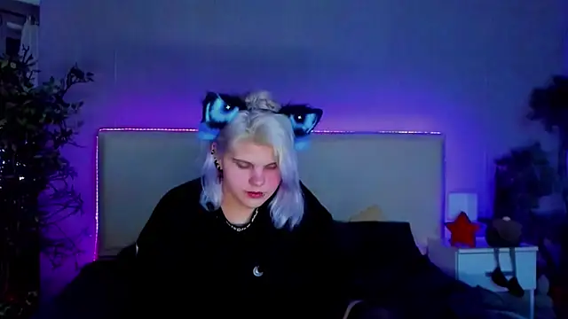 Snapshot of JoannLowe chatting on January 2025 11:46:01 PM JoannLowe online show from January 2025 11:46:01 PM