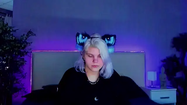 Snapshot of JoannLowe chatting on January 2025 08:47:01 PM JoannLowe online show from January 2025 08:47:01 PM