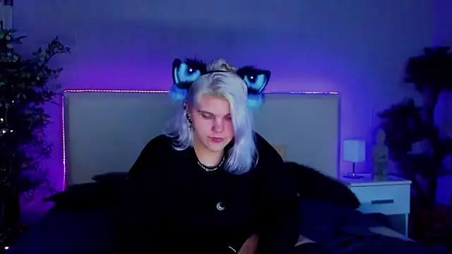 Snapshot of JoannLowe chatting on January 2025 12:09:01 AM JoannLowe online show from January 2025 12:09:01 AM