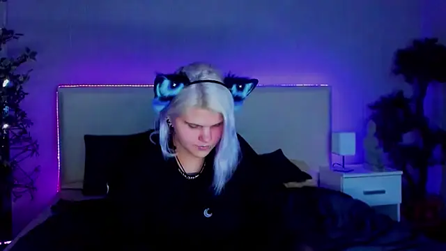 Snapshot of JoannLowe chatting on January 2025 11:27:02 PM JoannLowe online show from January 2025 11:27:02 PM