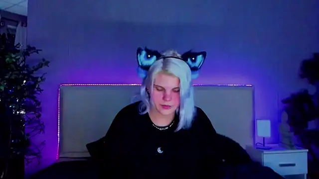 Snapshot of JoannLowe chatting on January 2025 02:06:02 AM JoannLowe online show from January 2025 02:06:02 AM