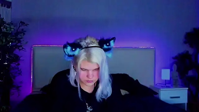 Snapshot of JoannLowe chatting on January 2025 11:55:01 PM JoannLowe online show from January 2025 11:55:01 PM