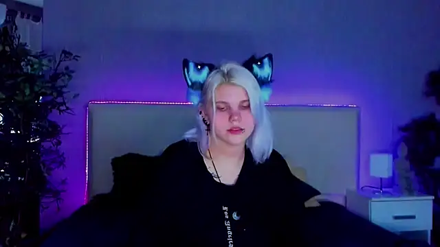 Snapshot of JoannLowe chatting on January 2025 08:41:01 PM JoannLowe online show from January 2025 08:41:01 PM