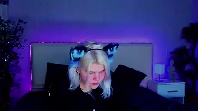 Snapshot of JoannLowe chatting on January 2025 09:10:01 PM JoannLowe online show from January 2025 09:10:01 PM