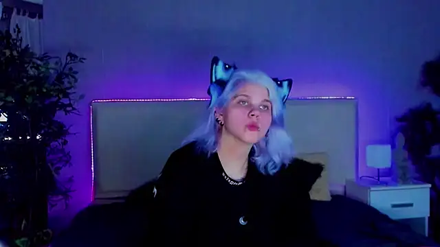 Snapshot of JoannLowe chatting on January 2025 09:25:01 PM JoannLowe online show from January 2025 09:25:01 PM