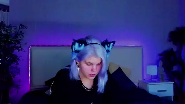 Snapshot of JoannLowe chatting on January 2025 08:45:01 PM JoannLowe online show from January 2025 08:45:01 PM