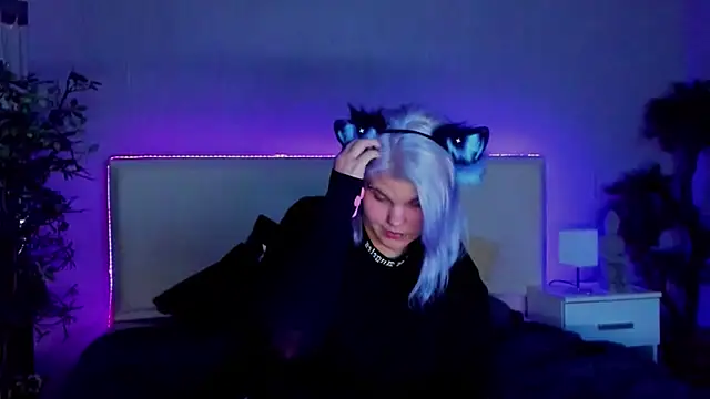 Snapshot of JoannLowe chatting on January 2025 11:50:02 PM JoannLowe online show from January 2025 11:50:02 PM