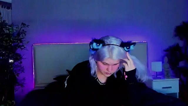 Snapshot of JoannLowe chatting on January 2025 02:09:01 AM JoannLowe online show from January 2025 02:09:01 AM