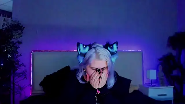 Snapshot of JoannLowe chatting on January 2025 08:53:01 PM JoannLowe online show from January 2025 08:53:01 PM