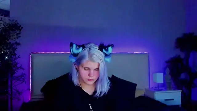 Snapshot of JoannLowe chatting on January 2025 11:55:02 PM JoannLowe online show from January 2025 11:55:02 PM