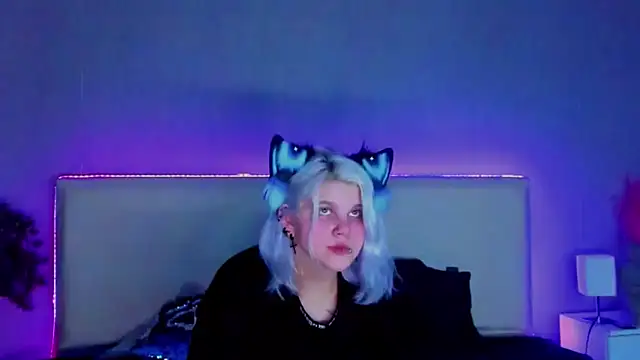 Snapshot of JoannLowe chatting on February 2025 09:06:01 PM JoannLowe online show from February 2025 09:06:01 PM