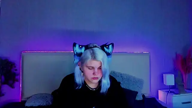 Snapshot of JoannLowe chatting on February 2025 07:17:02 PM JoannLowe online show from February 2025 07:17:02 PM