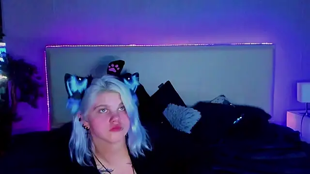 Snapshot of JoannLowe chatting on February 2025 11:14:02 PM JoannLowe online show from February 2025 11:14:02 PM