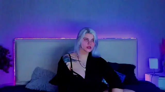 Snapshot of JoannLowe chatting on February 2025 08:09:02 PM JoannLowe online show from February 2025 08:09:02 PM