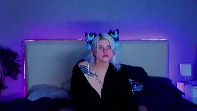 Snapshot of JoannLowe chatting on February 2025 03:04:02 AM JoannLowe online show from February 2025 03:04:02 AM