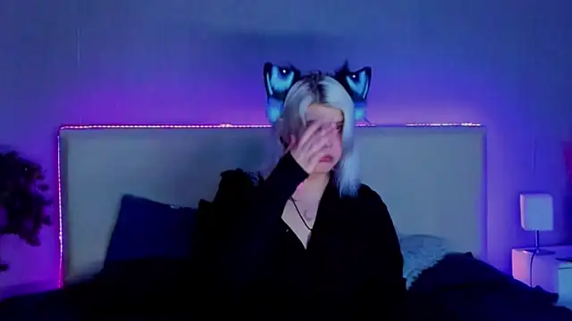 Snapshot of JoannLowe chatting on March 2025 08:07:02 PM JoannLowe online show from March 2025 08:07:02 PM