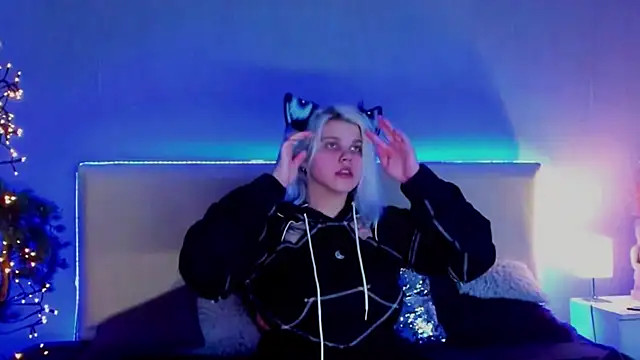 Snapshot of JoannLowe chatting on March 2025 07:17:01 PM JoannLowe online show from March 2025 07:17:01 PM