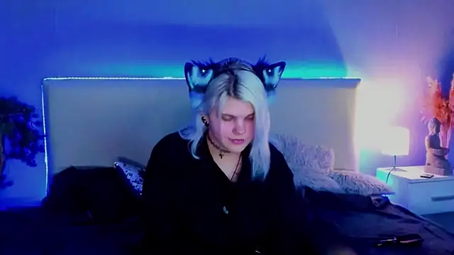 Snapshot of JoannLowe chatting on March 2025 03:01:01 AM JoannLowe online show from March 2025 03:01:01 AM