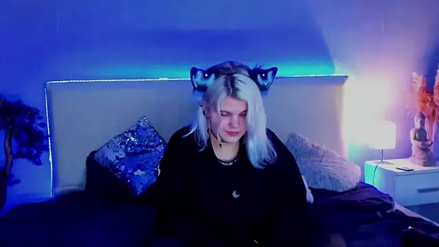 Snapshot of JoannLowe chatting on March 2025 11:27:02 PM JoannLowe online show from March 2025 11:27:02 PM