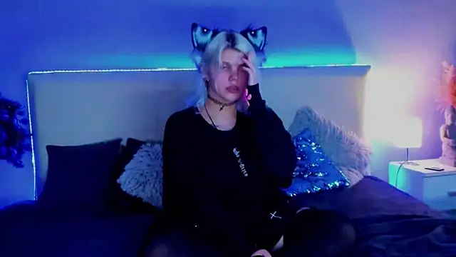 Snapshot of JoannLowe chatting on March 2025 09:13:02 PM JoannLowe online show from March 2025 09:13:02 PM