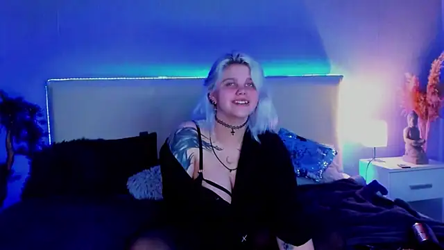 Snapshot of JoannLowe chatting on March 2025 11:49:01 PM JoannLowe online show from March 2025 11:49:01 PM