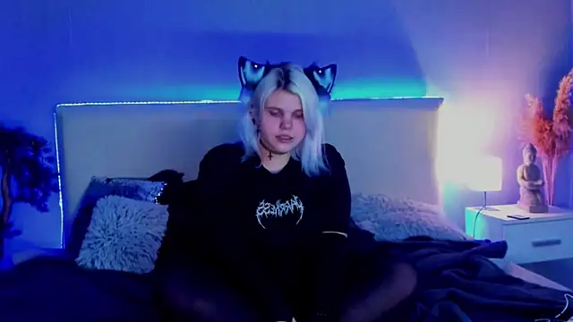 Snapshot of JoannLowe chatting on March 2025 12:04:02 AM JoannLowe online show from March 2025 12:04:02 AM