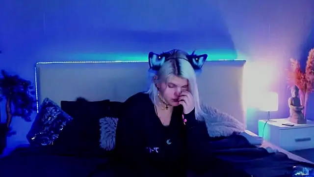 Snapshot of JoannLowe chatting on March 2025 09:05:02 PM JoannLowe online show from March 2025 09:05:02 PM